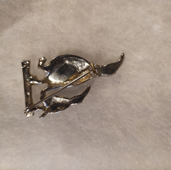 Darling Penguin Brooch - Picture 3 of 3